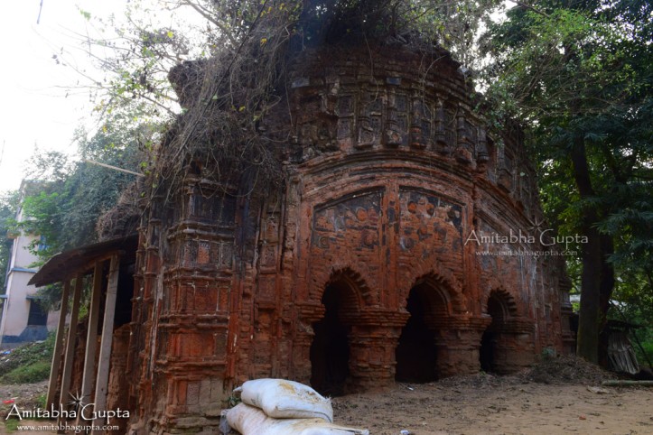 Ruined temple at Routpara. Probably the Pancha ratna Damodar temple